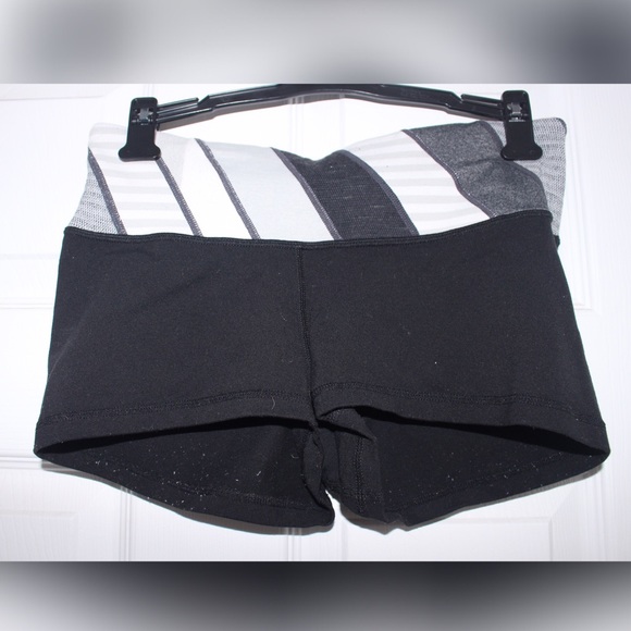 Lululemon Shorts (reversible). - Picture 2 of 3